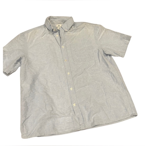 H&M Men’s Short Sleeve Relaxed Fit Chambray Button Down Shirt | Light Blue | M - Picture 1 of 5